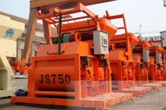 如何選擇高質(zhì)量js強(qiáng)制式混凝土攪拌機(jī)